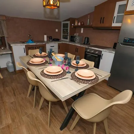 Dom wakacyjny Alexander Myrties